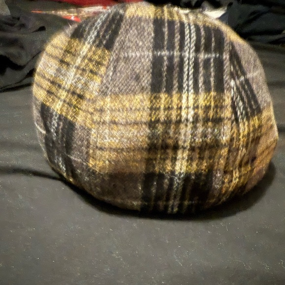 Boston Scally Co Bruins Peaky edition 
M/L
New WITHOUT tags
Comes w/ Bruins Pin - Picture 4 of 4